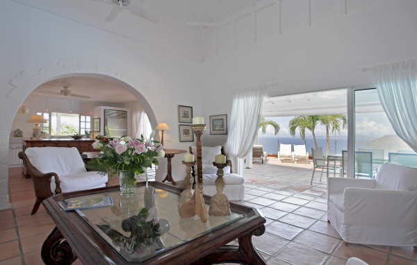 Гостиная и веранда