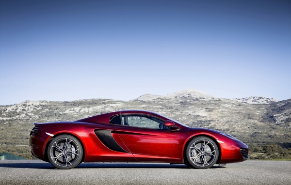Красный McLaren mp4 12c