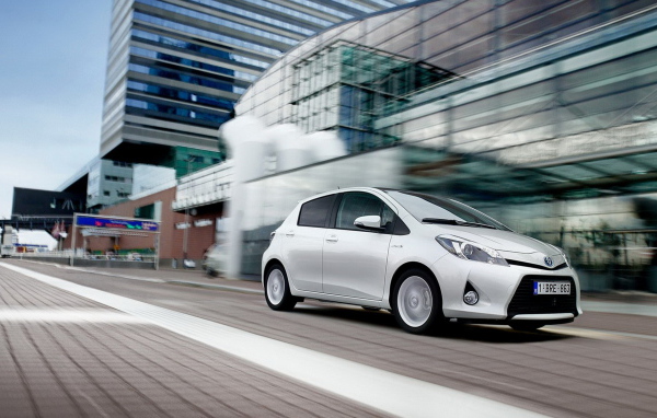 Toyota Yaris Hybrid 2013