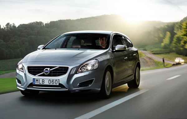 new Volvo-V60 Hybrid