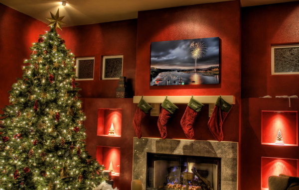 Елка у камина