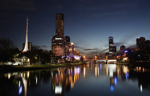 Ночное отражение города