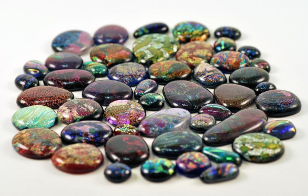 Перламутровые камни