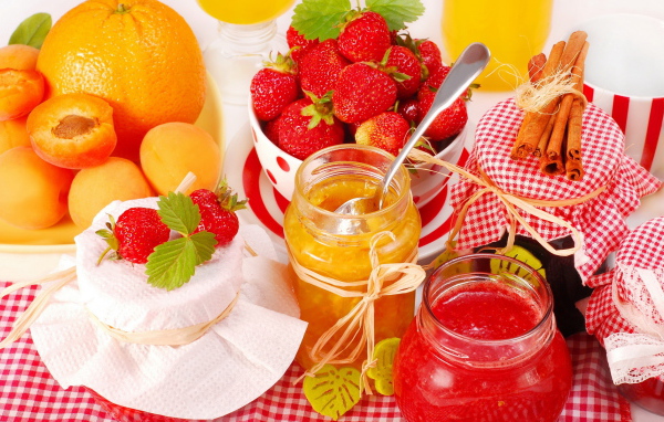 Фрукты и варенье