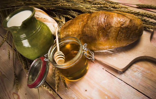 Мед и хлеб