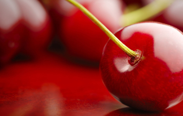 Красная черешня