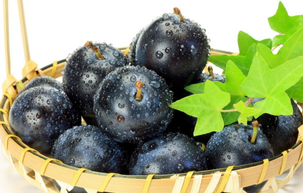 Спелая слива