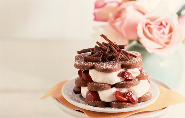 Пирожное с шоколадной стружкой