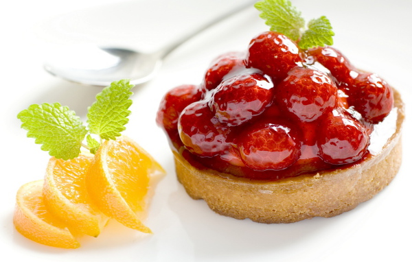 Пирожное с ягодами