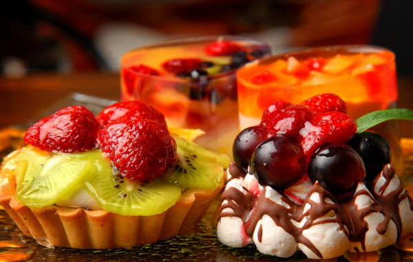 Пирожные с ягодами