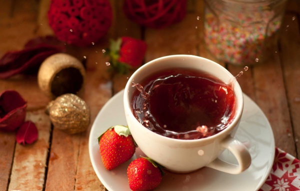 Чай с клубникой