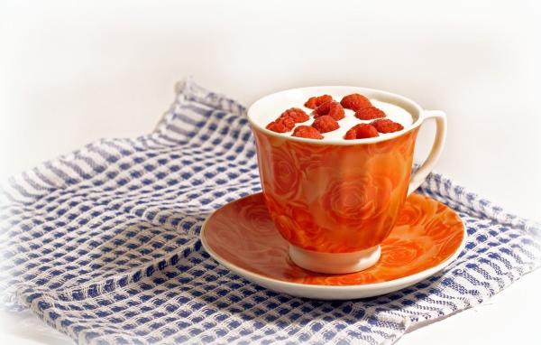 Йогурт с малиной