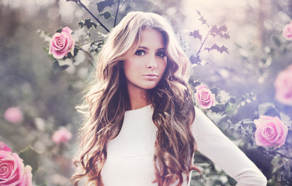 Красавица в розах