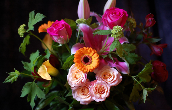 Букет из роз и хризантем
