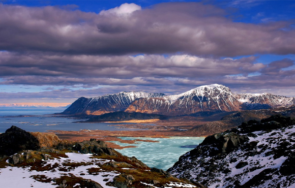 Горы на побережье