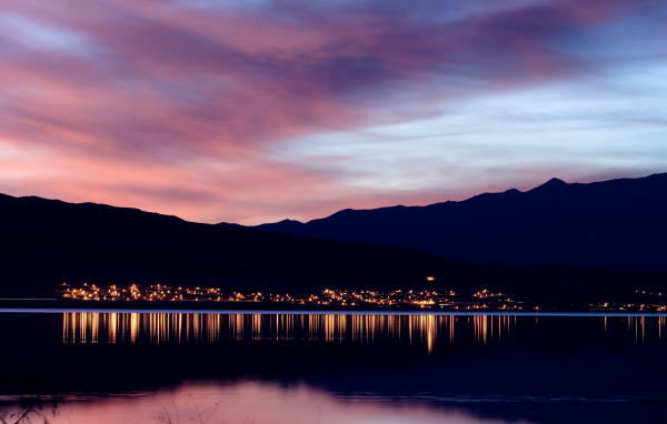 Город у подножия гор