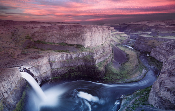 Река в каньоне