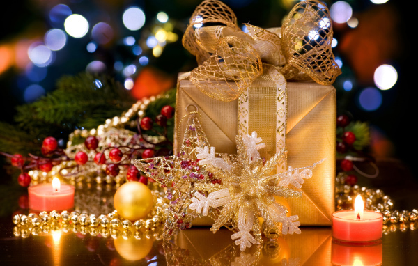 Подарок и свечи