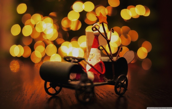 Игрушечный Дед Мороз