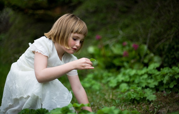 Девочка летом