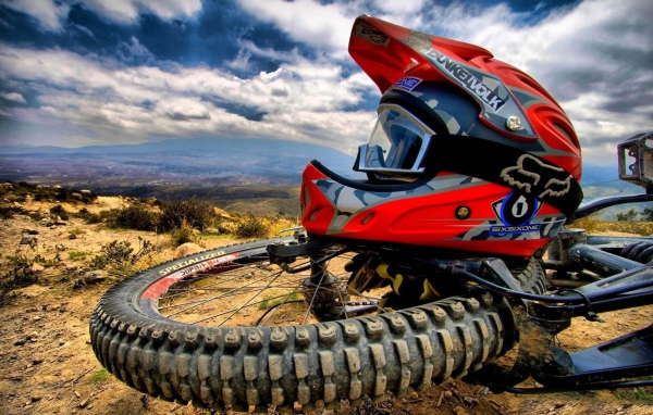 Мотокросс в пустыне