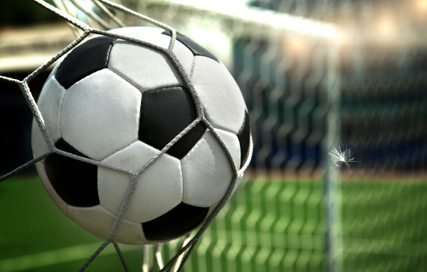 Футбольный мяч в сетке