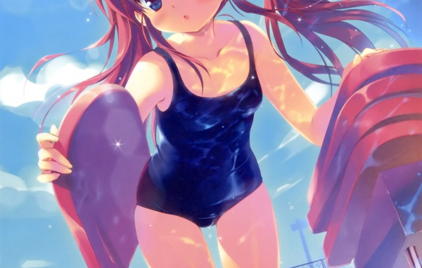 Девочка идет купаться