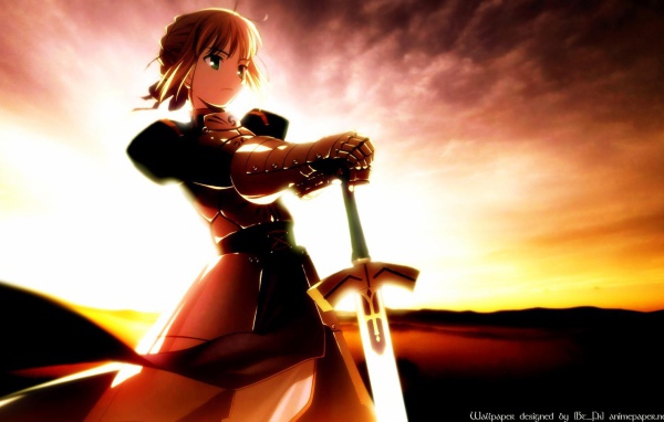 Девушка в доспехах и с мечом