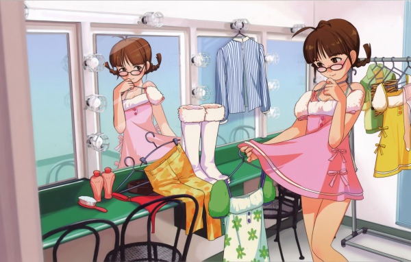 Девочка выбирает себе одежду