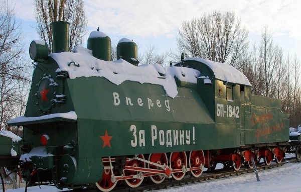 Наш бронепоезд стоит на запасном пути