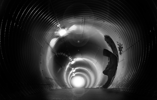 Человек в тоннеле