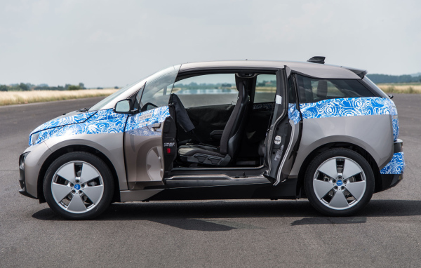 Прототип BMW i3 с открытыми дверями
