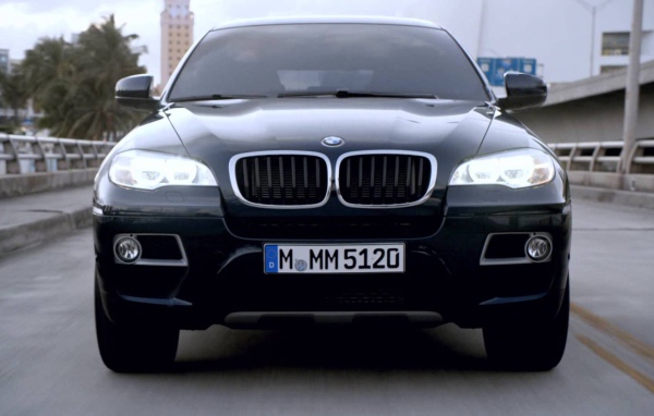 Черный BMW X4 кроссовер