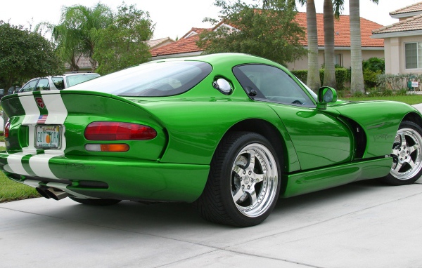 Зеленый Dodge Viper