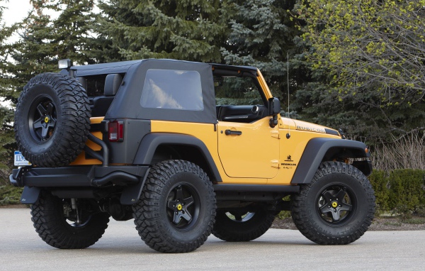 Jeep Wrangler желтый