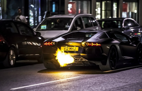 Lamborghini Aventador LP700 огненный выхлоп