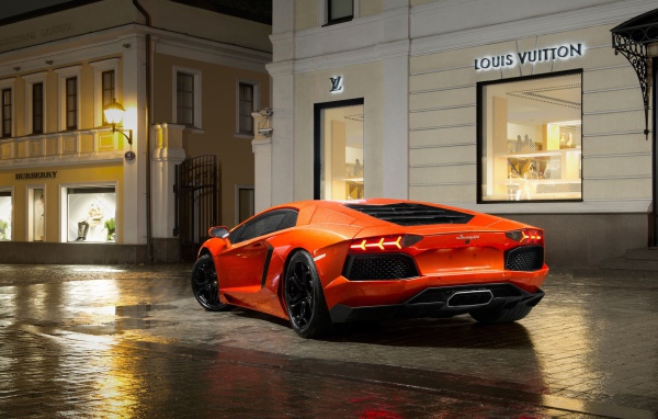 Lamborghini Aventador у бутика