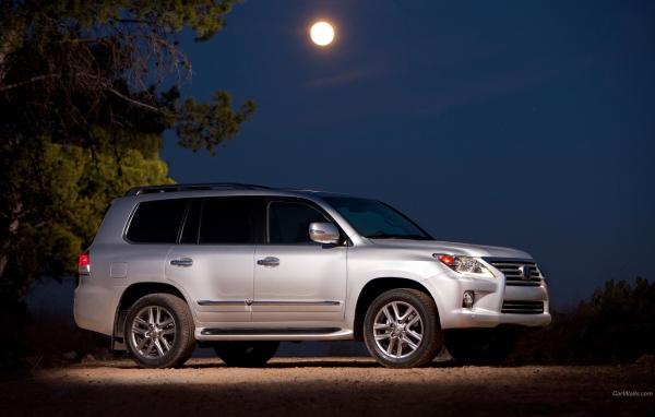 Лексус под луной