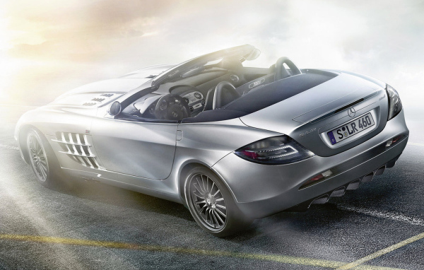 Мерседес на дороге