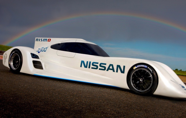 Нисан под радугой