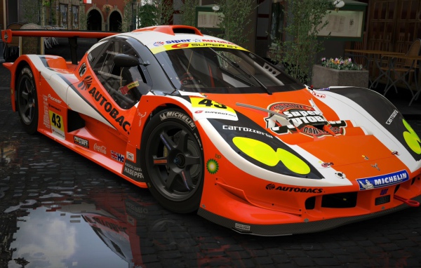 Разрисованный гоночный автомобиль