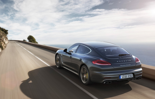  Porsche Panamera Turbo S 2014 с зади
