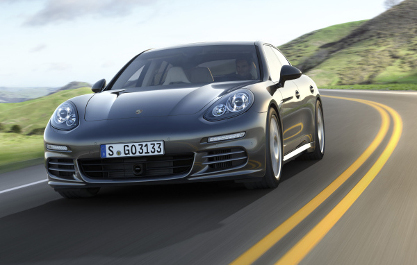 Porsche Panamera Turbo S 2014 на шоссе