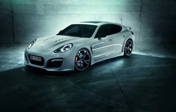 Белый Porsche Panamera Turbo S 2014