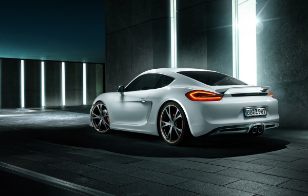 Порш в гараже