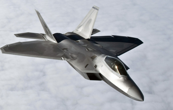 F-22 Раптор в полете