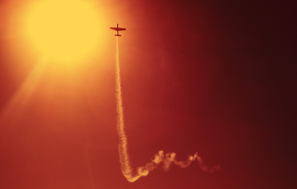 Самолет на закате