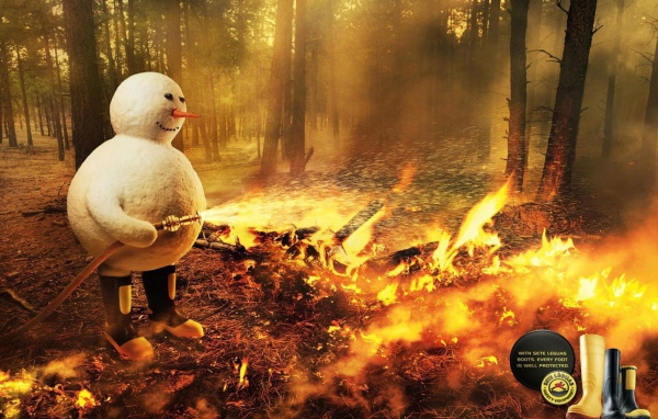 Снеговик тушит пожар