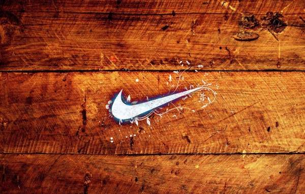 Nike на дереве
