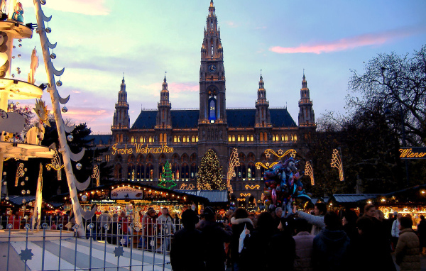 Вечерний город на рождество